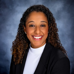 Residential Lender Sarah Hassan in a suit Residential Lender Sarah Hassan in a suit